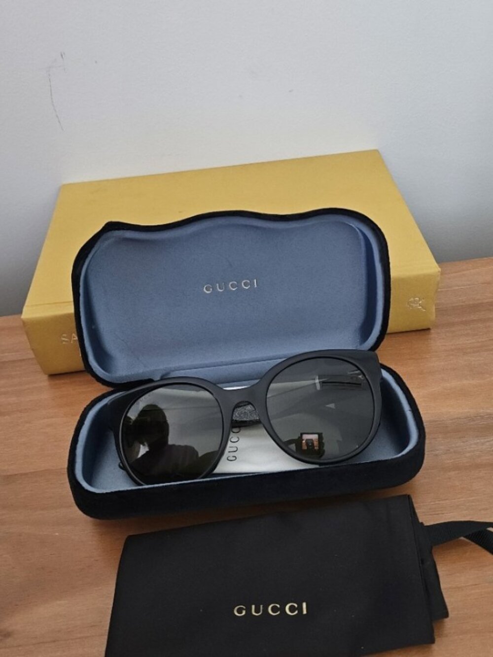 Gucci Round Frame Sunglasses Black